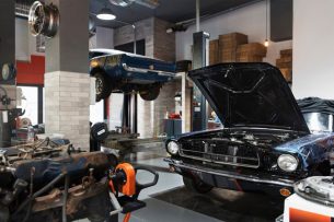 Garage in Al Quoz, Auto workshop in Al Quoz